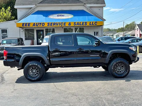 2016 Toyota Tacoma TRD Off-Road Pickup 4D 5 ft