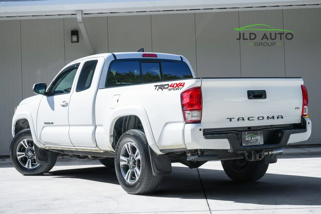 2016 Toyota Tacoma 3rd Gen - Image 4 of 21