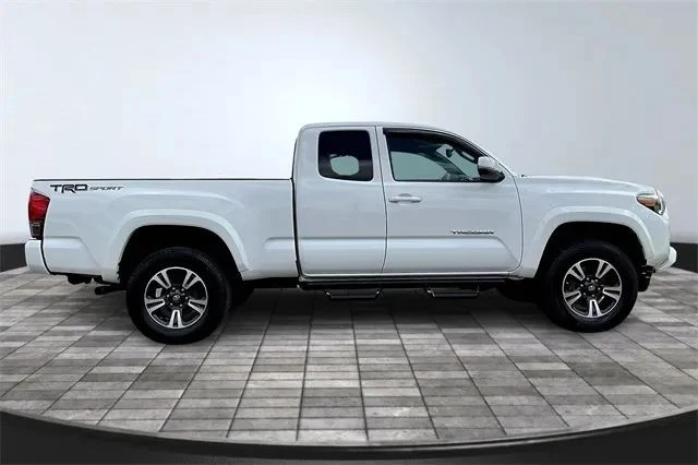 2016 Toyota Tacoma 3rd Gen - Image 8 of 12