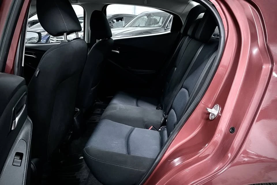 2016 Toyota Yaris - Image 12 of 20
