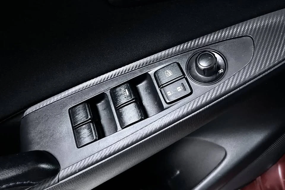 2016 Toyota Yaris - Image 15 of 20