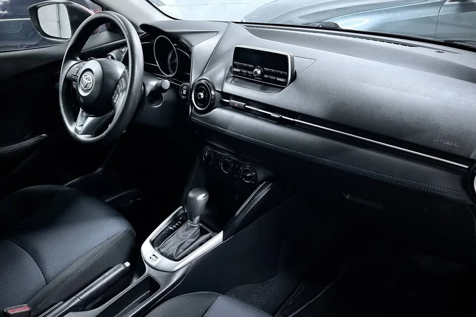 2016 Toyota Yaris - Image 16 of 20