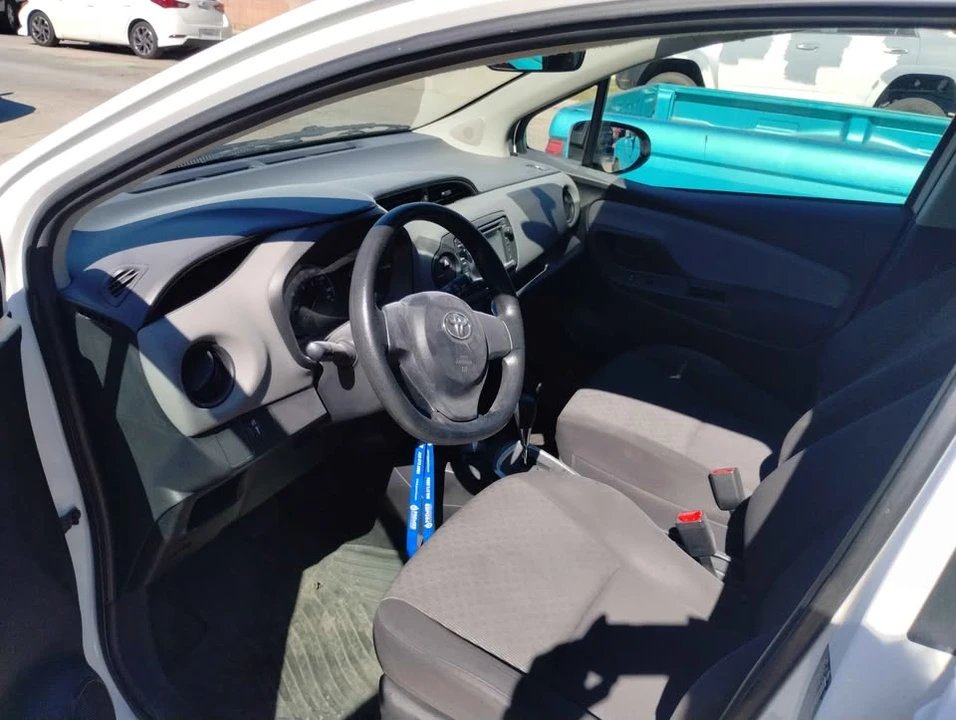 2016 Toyota Yaris - Image 10 of 11