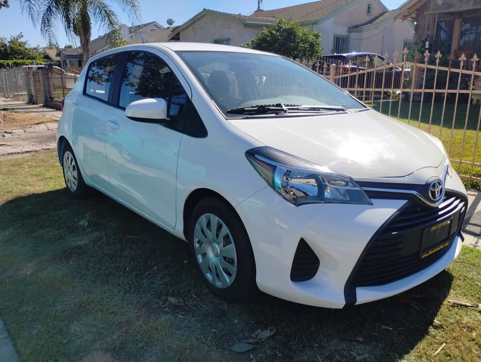 2016 Toyota Yaris - Image 2 of 11