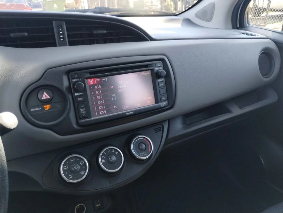 2016 Toyota Yaris - Image 8 of 11