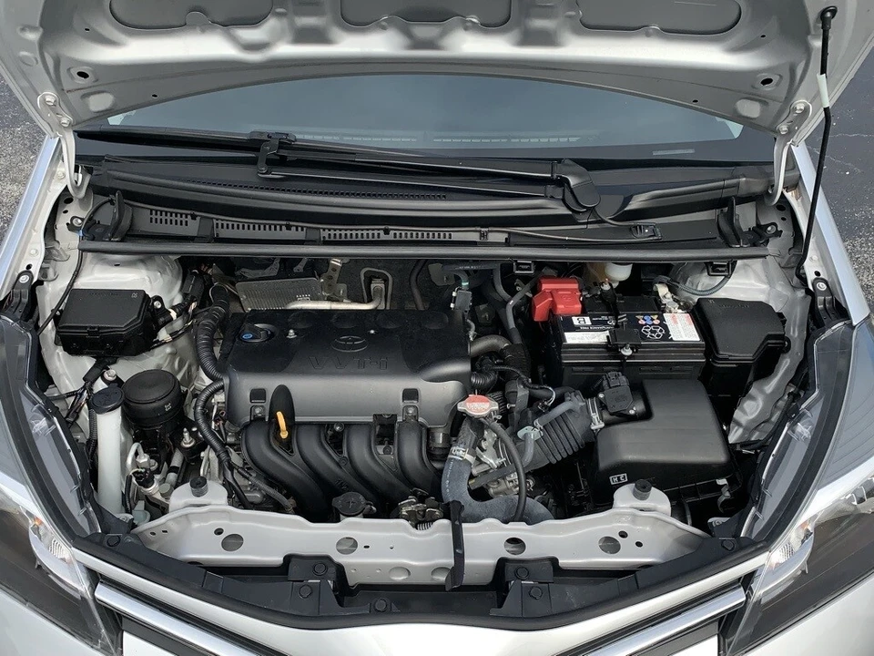 2016 Toyota Yaris - Image 10 of 12