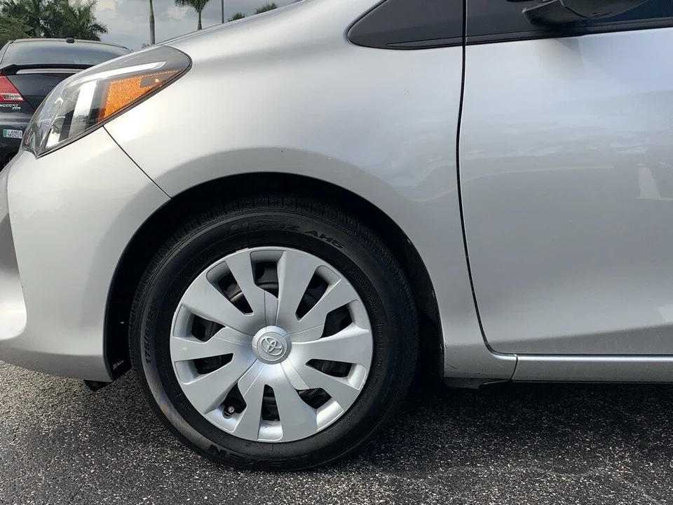 2016 Toyota Yaris - Image 11 of 12