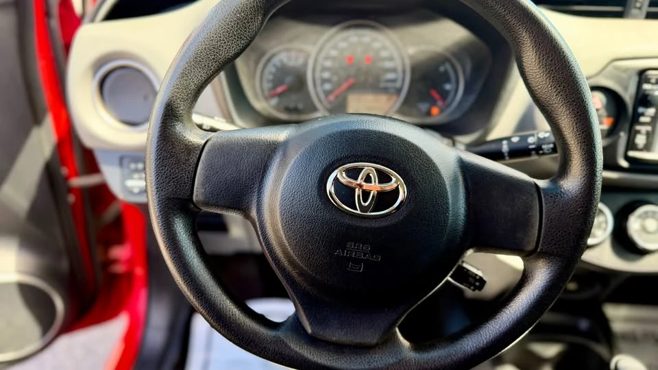 2016 Toyota Yaris - Image 13 of 19