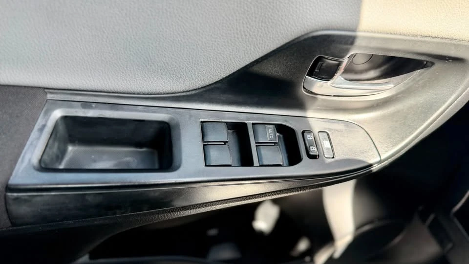 2016 Toyota Yaris - Image 18 of 19