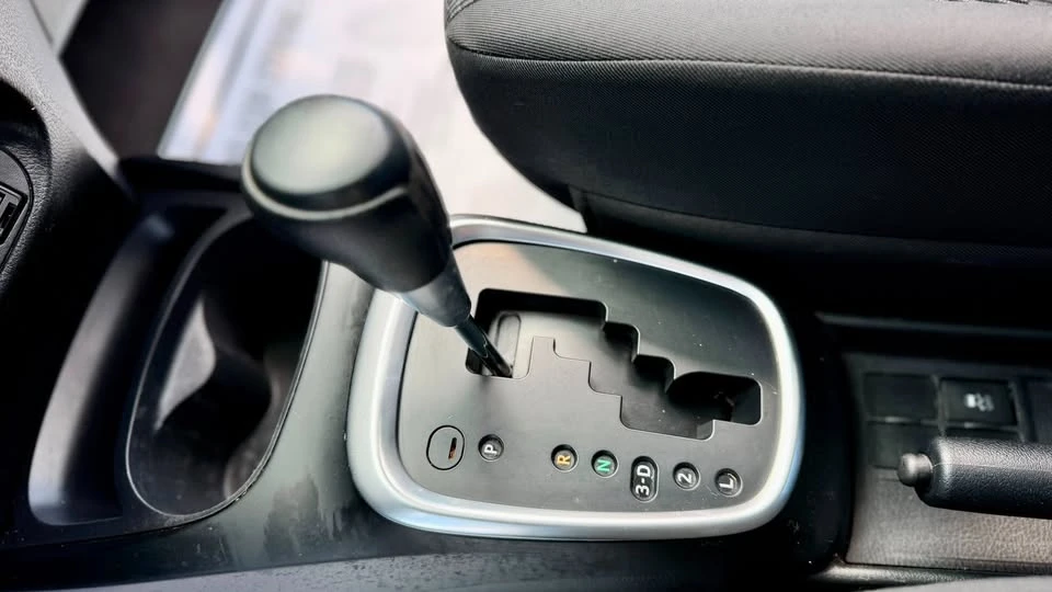 2016 Toyota Yaris - Image 17 of 19