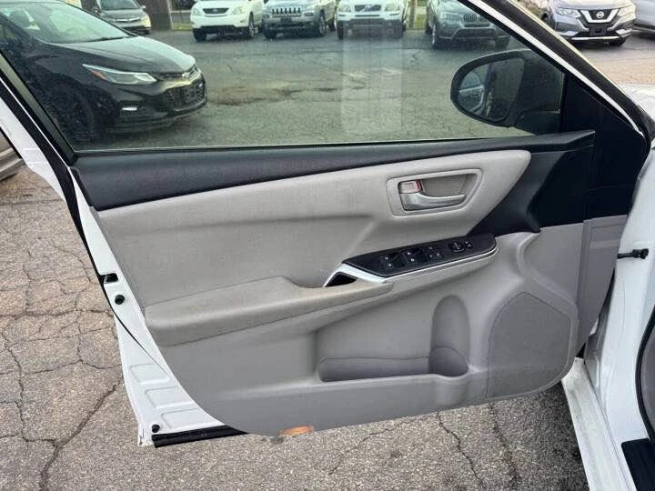 2016 Toyota Camry 7th Gen - Image 9 of 19