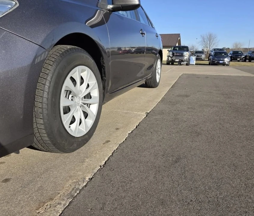 2016 Toyota Camry 7th Gen - Image 6 of 15