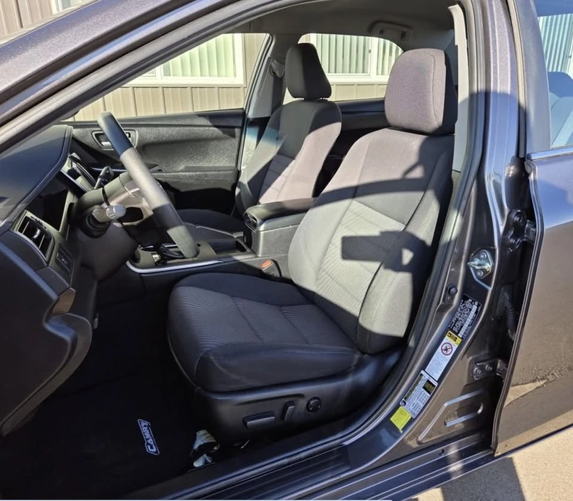 2016 Toyota Camry 7th Gen - Image 14 of 15