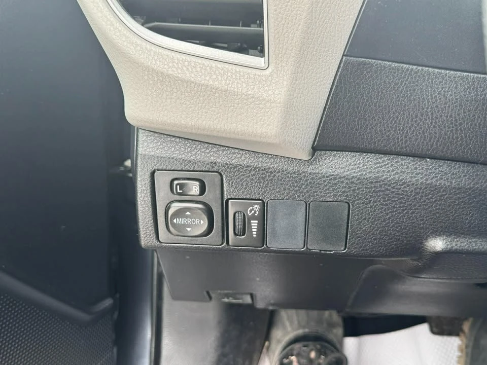 2016 Toyota Corolla 11th Gen - Image 13 of 16