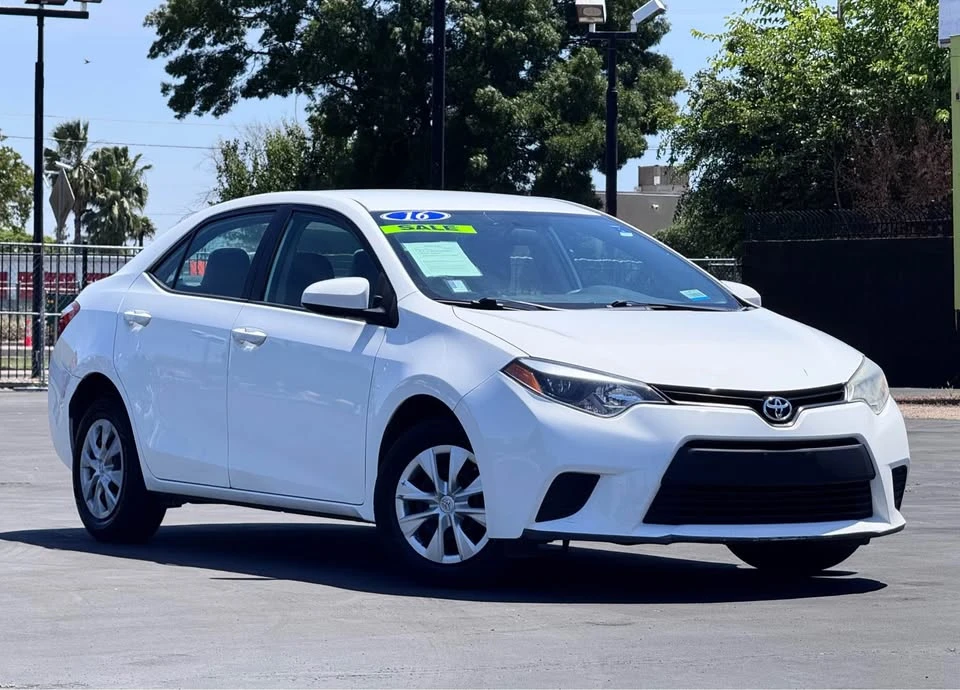2016 Toyota Corolla 11th Gen - Image 2 of 18