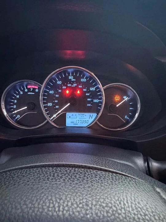 2016 Toyota Corolla 11th Gen - Image 9 of 15