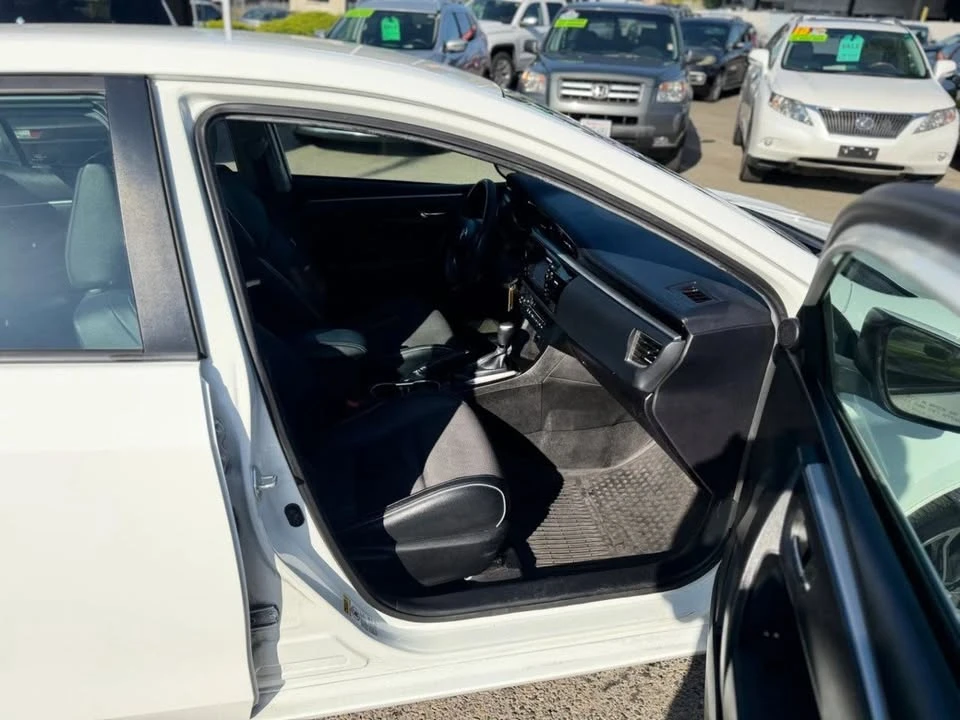2016 Toyota Corolla 11th Gen - Image 9 of 20