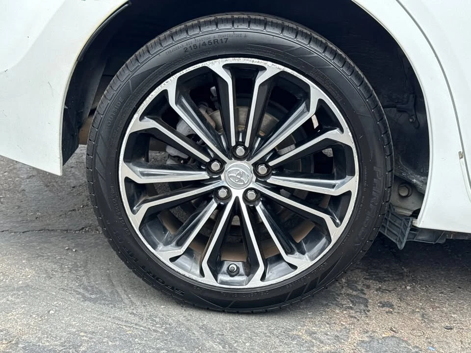 2016 Toyota Corolla 11th Gen - Image 4 of 16