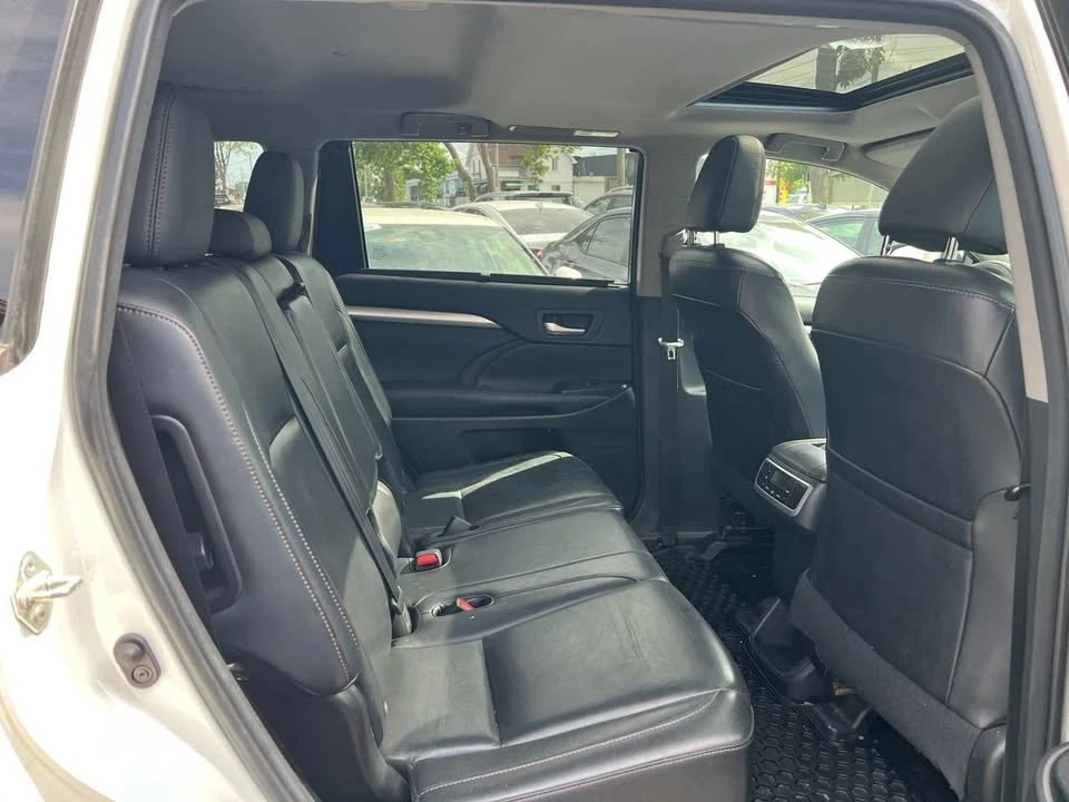 2016 Toyota Highlander - Image 8 of 18