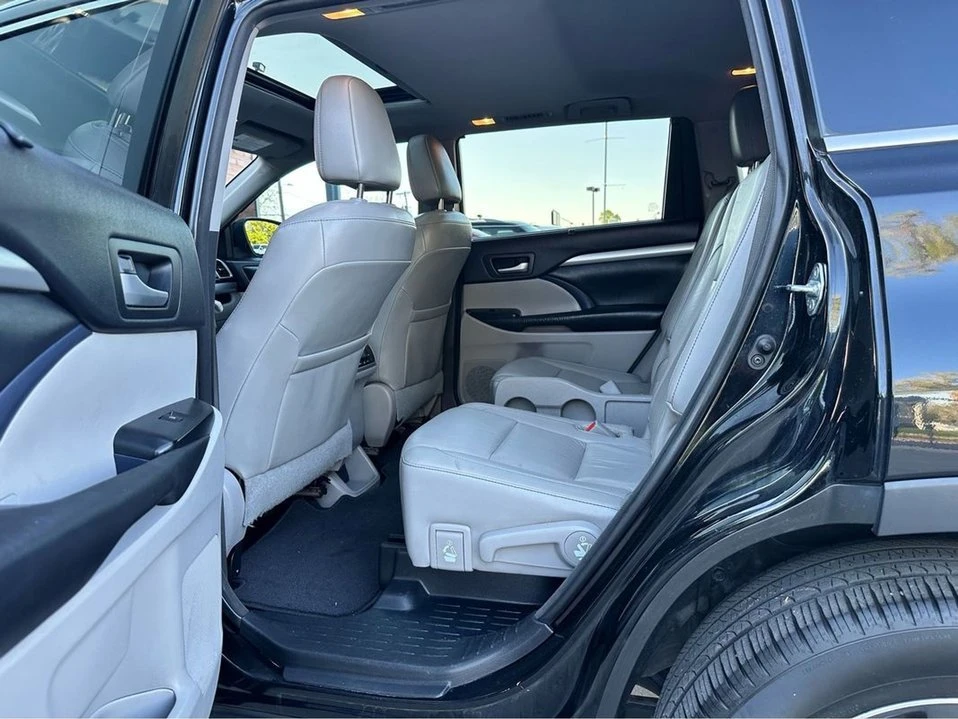 2016 Toyota Highlander - Image 14 of 20