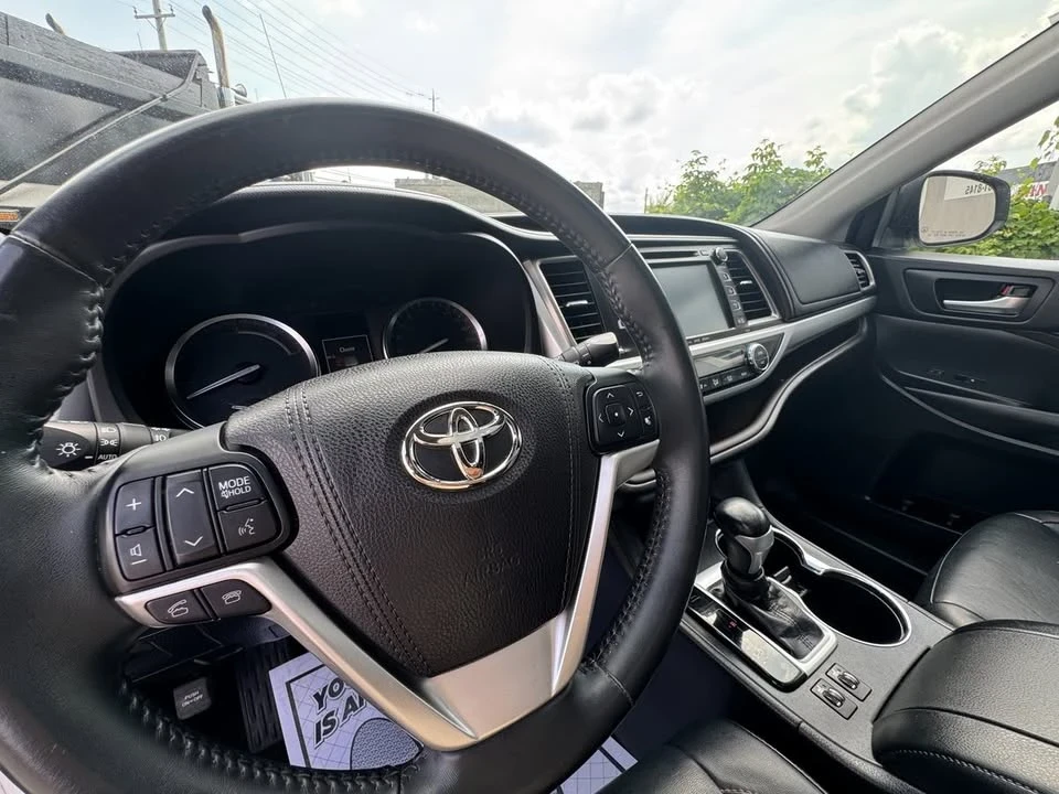 2016 Toyota Highlander - Image 17 of 20