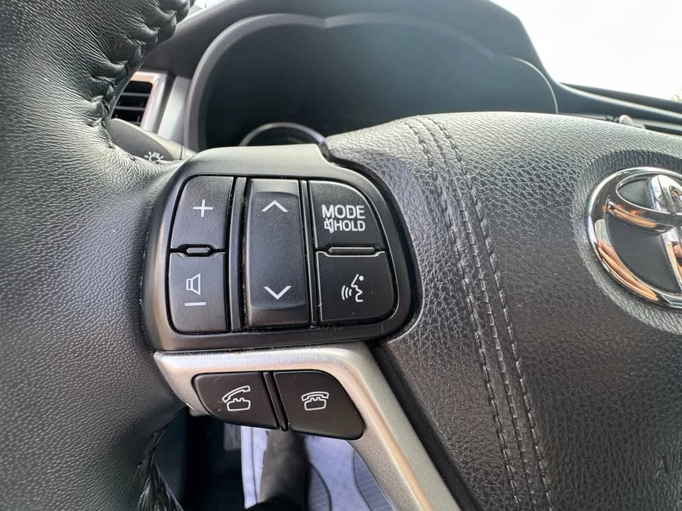 2016 Toyota Highlander - Image 18 of 20