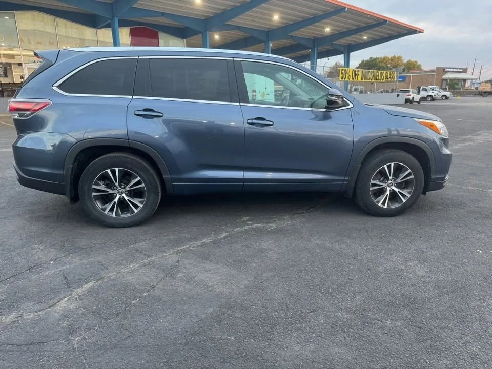 2016 Toyota Highlander - Image 9 of 17