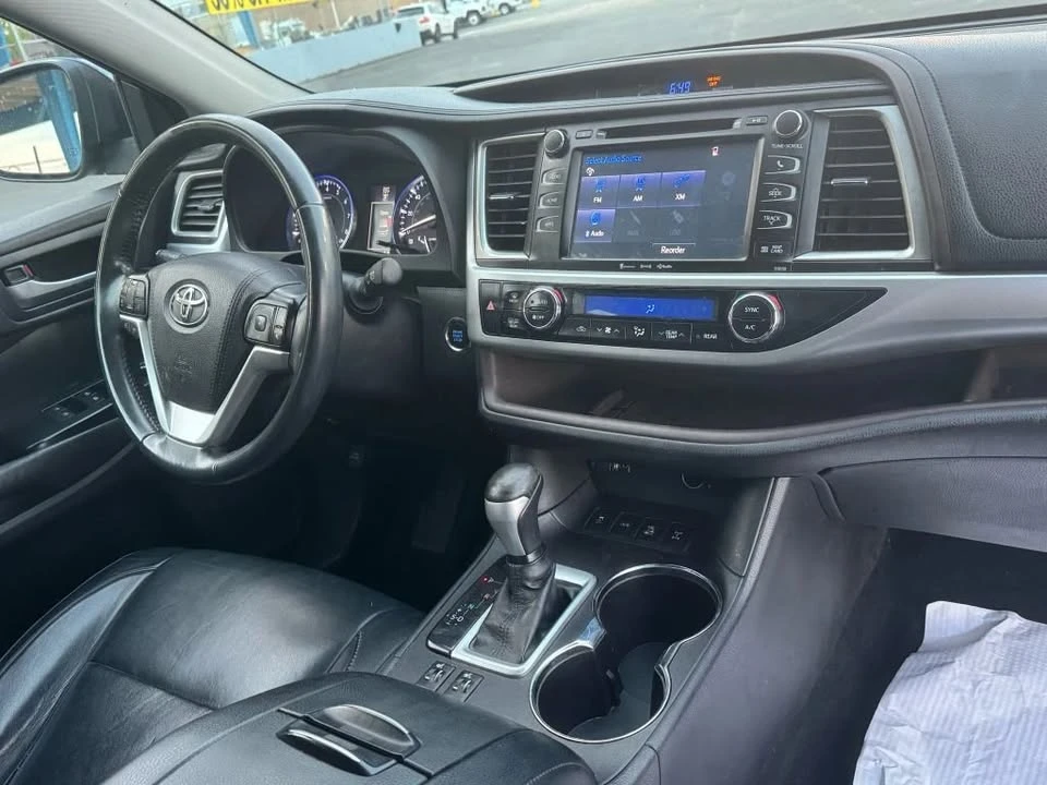 2016 Toyota Highlander - Image 10 of 17