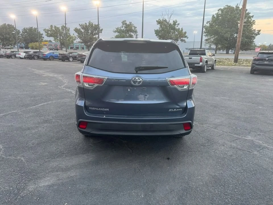 2016 Toyota Highlander - Image 8 of 17