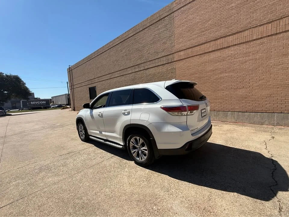 2016 Toyota Highlander - Image 12 of 13