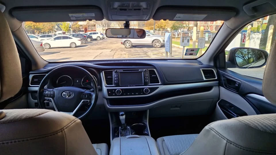 2016 Toyota Highlander - Image 9 of 14