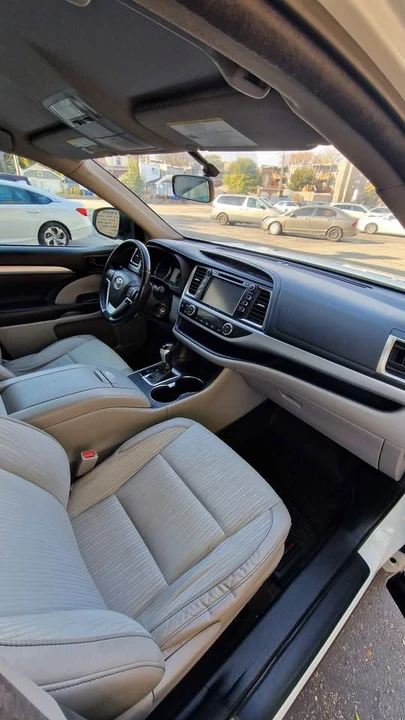 2016 Toyota Highlander - Image 8 of 14