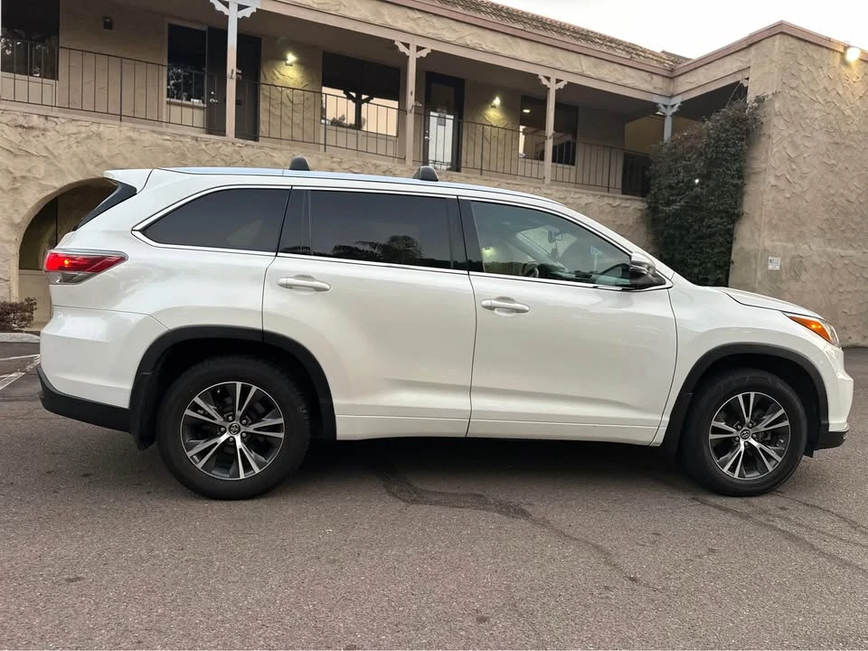 2016 Toyota Highlander - Image 6 of 11