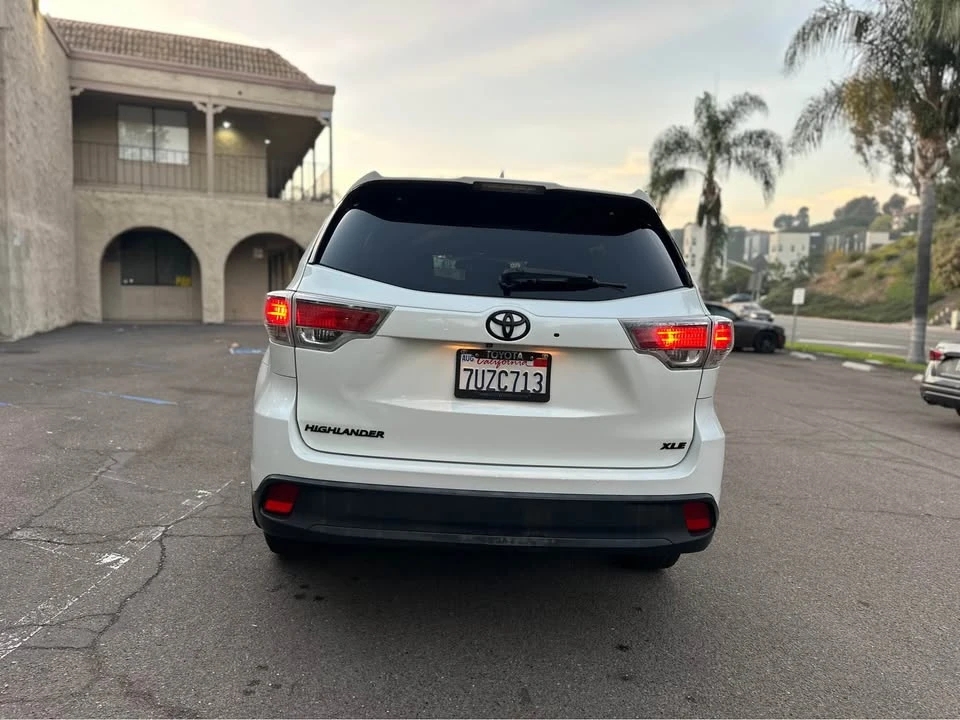 2016 Toyota Highlander - Image 9 of 11