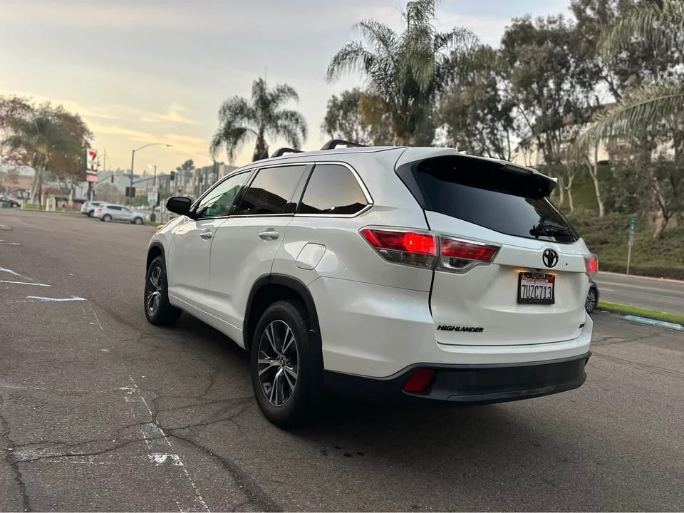 2016 Toyota Highlander - Image 7 of 11