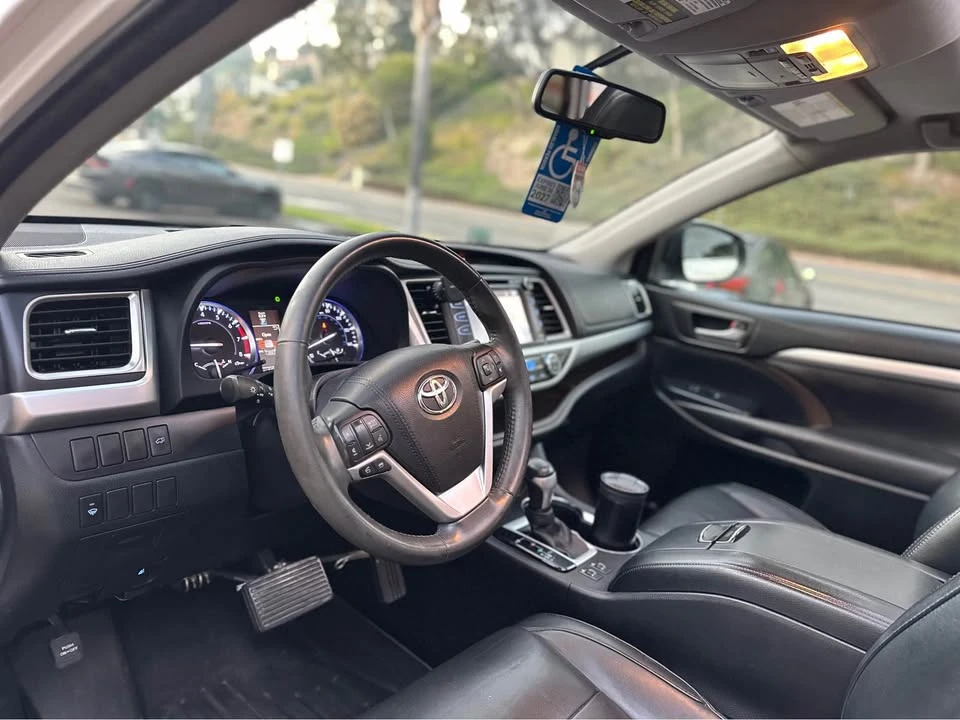 2016 Toyota Highlander - Image 2 of 11