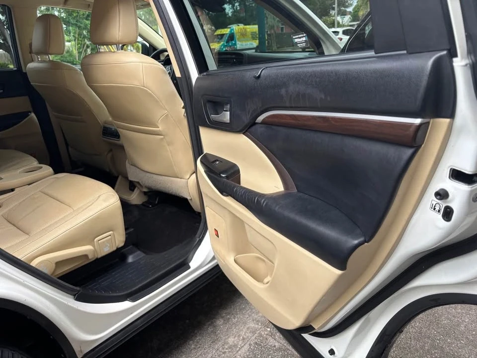 2016 Toyota Highlander - Image 10 of 13
