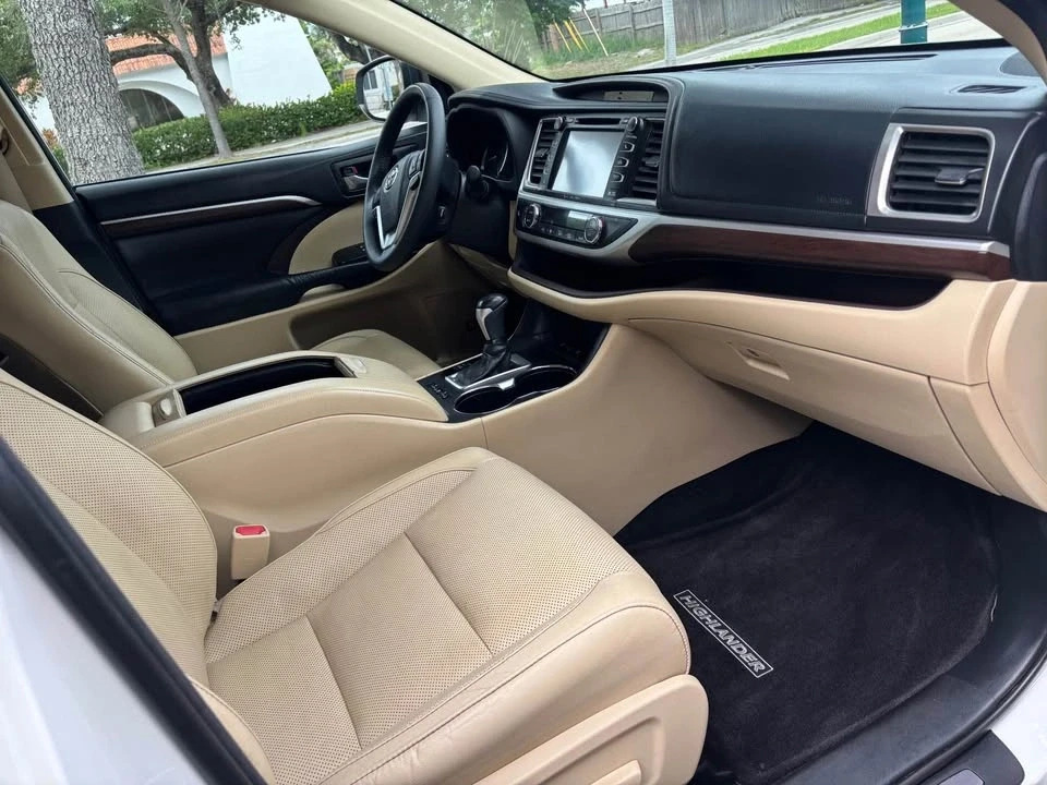 2016 Toyota Highlander - Image 8 of 13