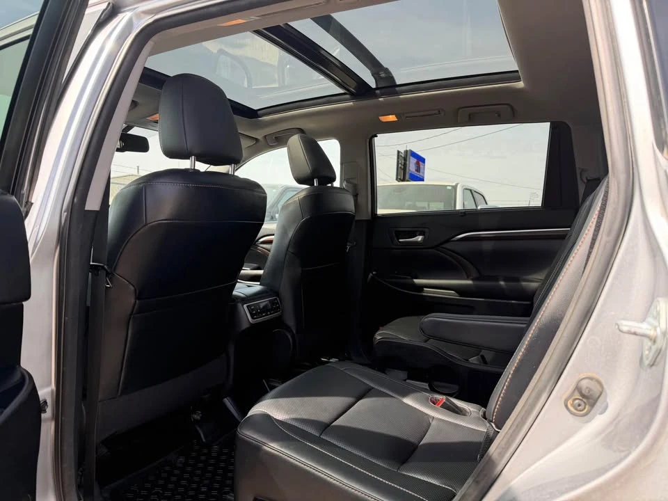 2016 Toyota Highlander - Image 12 of 19