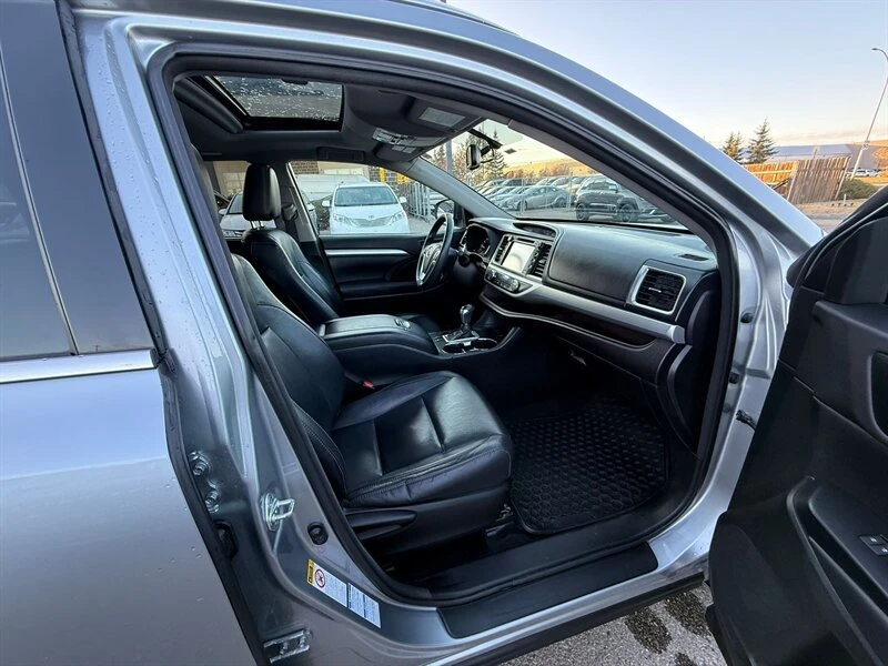 2016 Toyota Highlander - Image 16 of 18