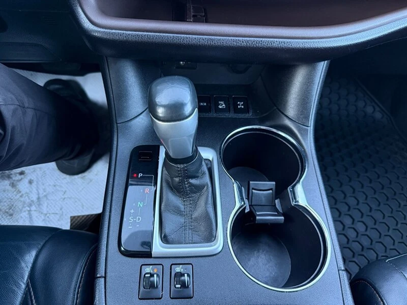 2016 Toyota Highlander - Image 12 of 18