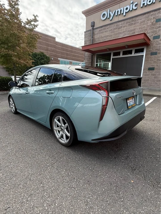 2016 Toyota Prius 4th Gen - Image 8 of 15