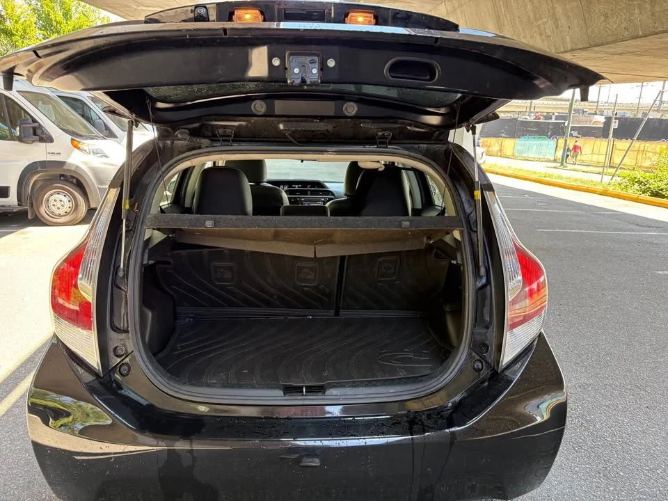 2016 Toyota Prius - Image 9 of 20
