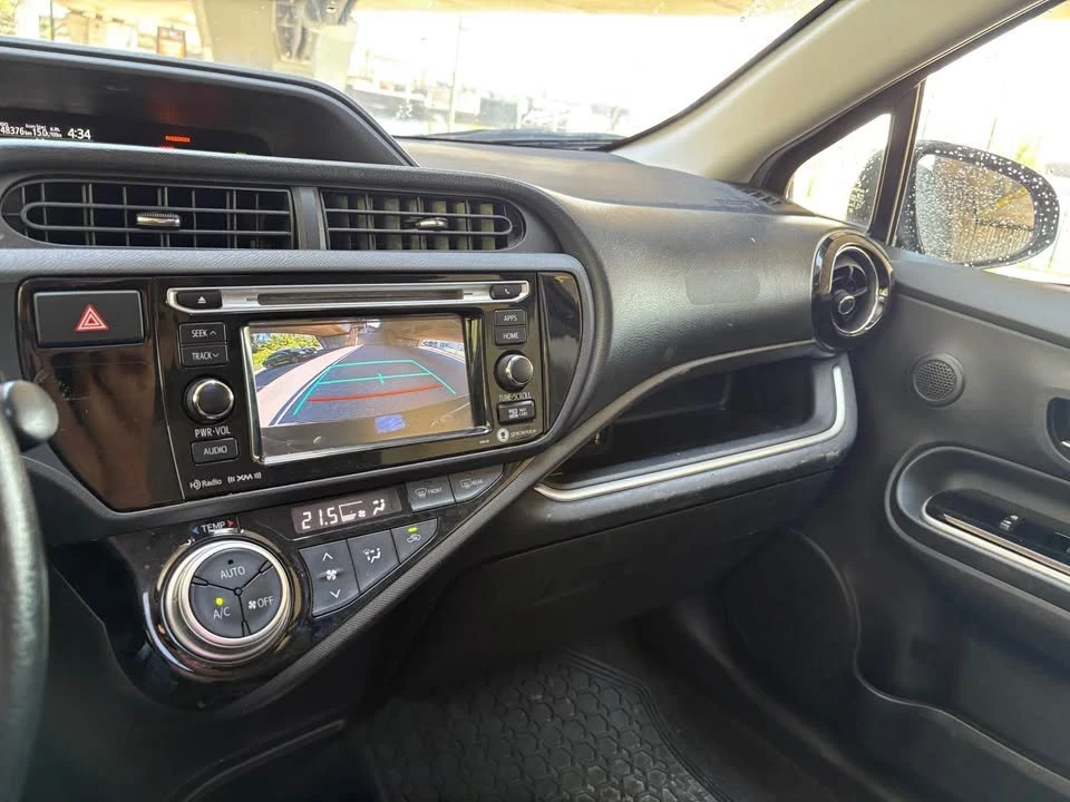 2016 Toyota Prius - Image 16 of 20