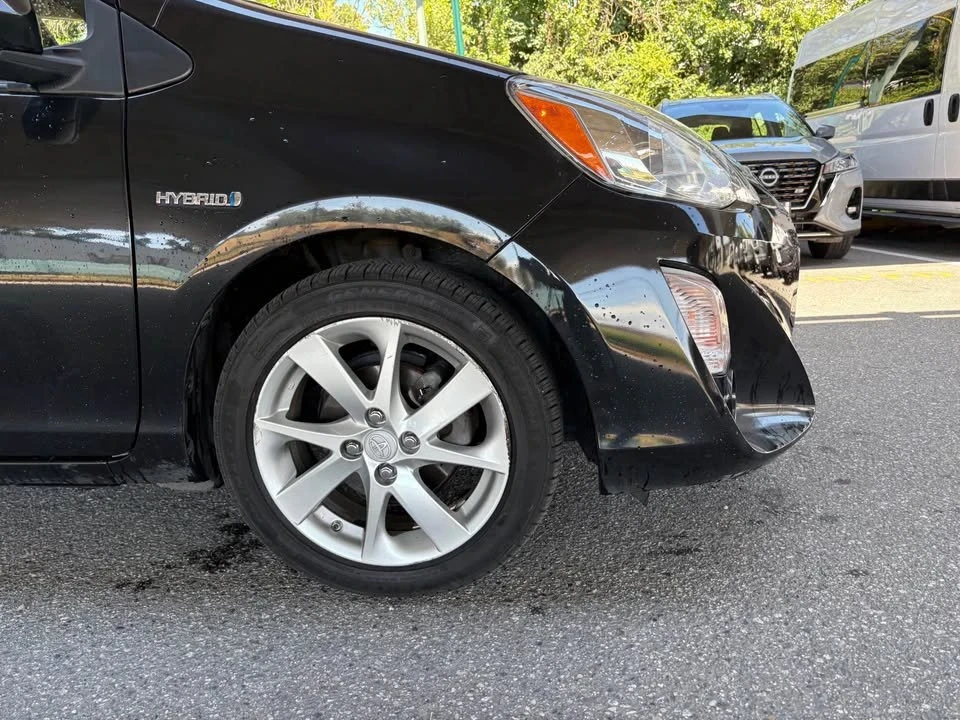 2016 Toyota Prius - Image 10 of 20
