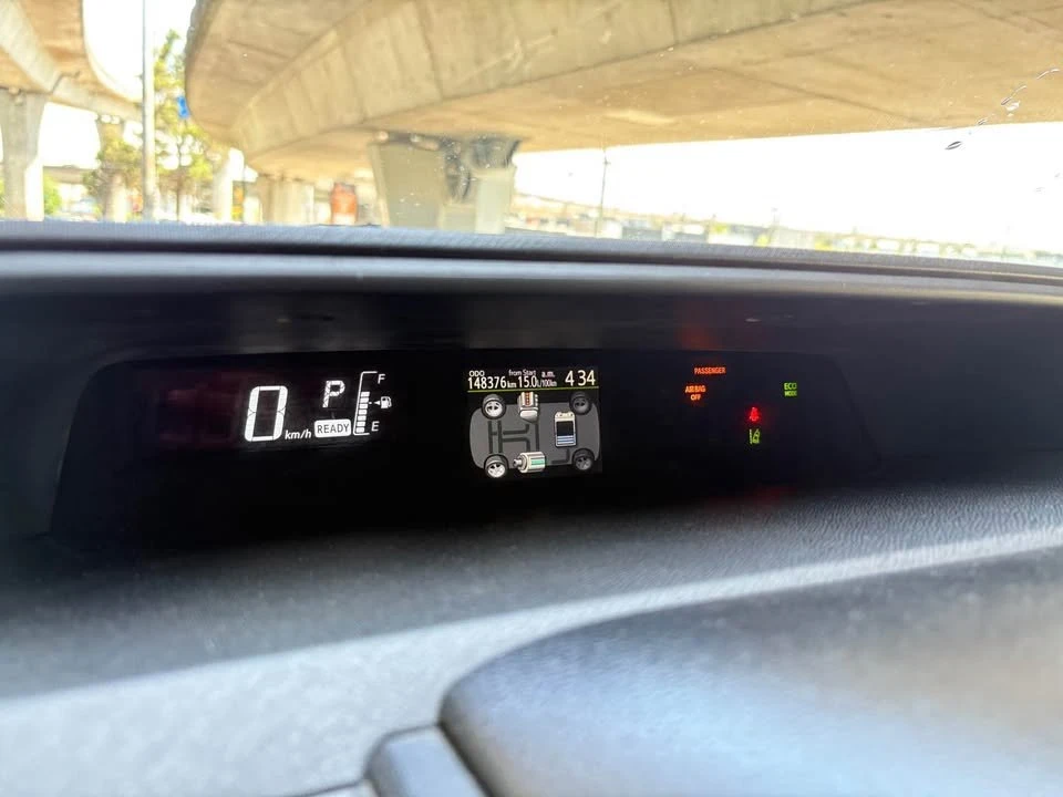2016 Toyota Prius - Image 17 of 20