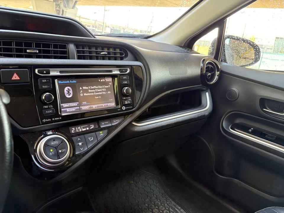 2016 Toyota Prius - Image 18 of 20