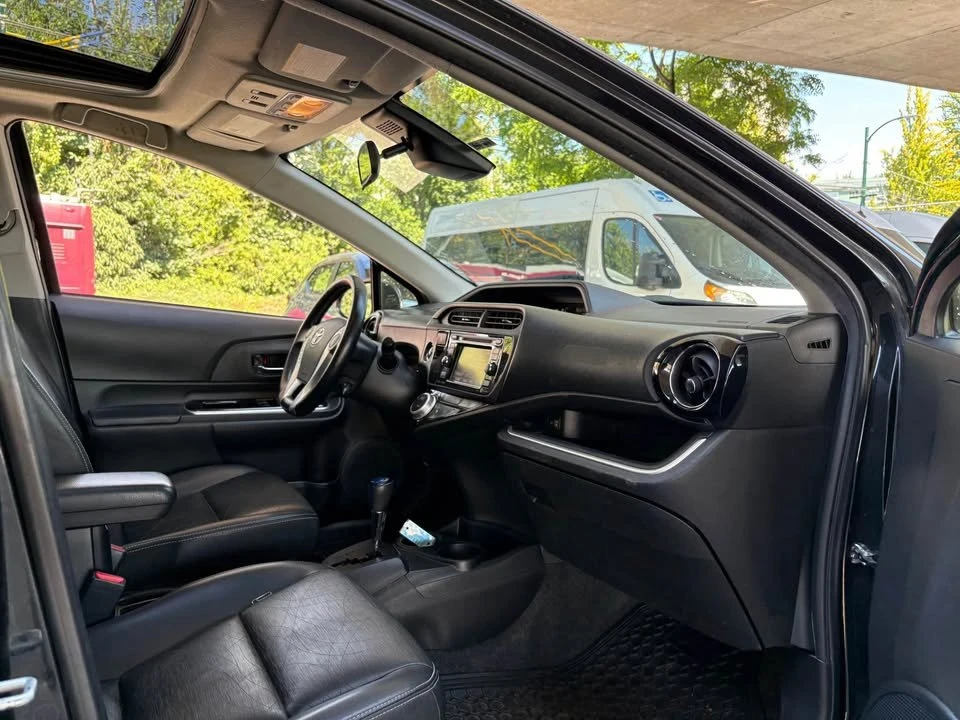 2016 Toyota Prius - Image 14 of 20