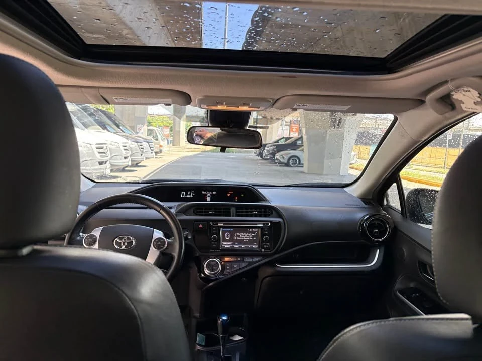 2016 Toyota Prius - Image 13 of 20