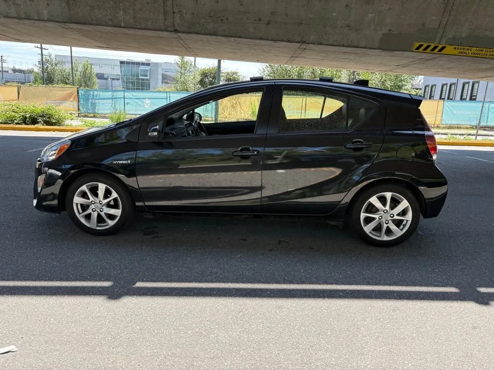 2016 Toyota Prius - Image 2 of 20